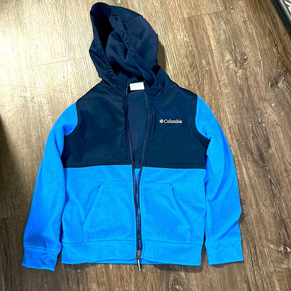 Columbia kid’s sweater Excellent condition age 8